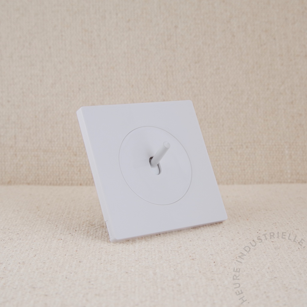 [FONTDOMVVEBLPBL] Appareillage complet DOM - 1 Va-et-Vient (Blanc Glossy, Levier Blanc Glossy, Plaque Blanc Mat)