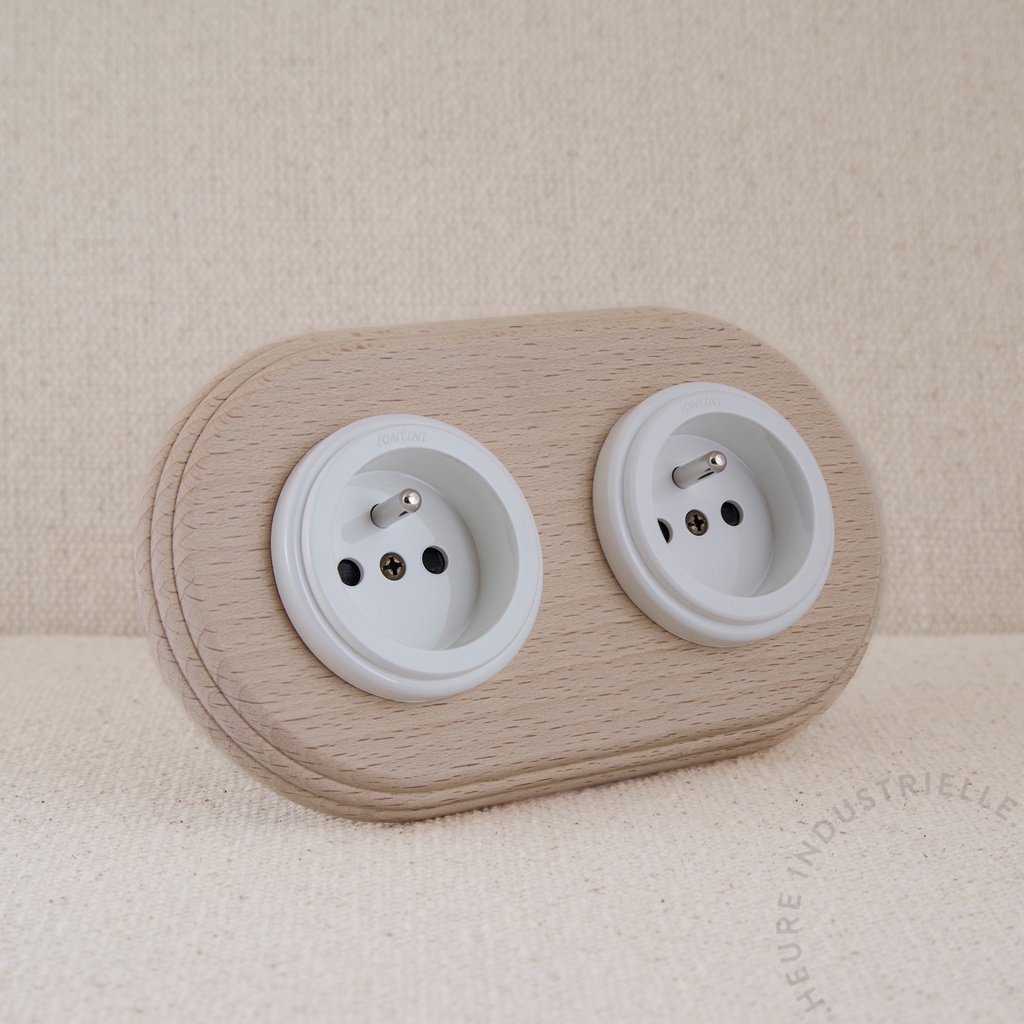 [FCOL2PCPBLPPLBLPBB] Appareillage complet GARBY COLONIAL sur Plaque - Double Prise de Courant 2P+T (Blanc, Puits Plastique Blanc, Plaque 2 Postes Bois Brut)
