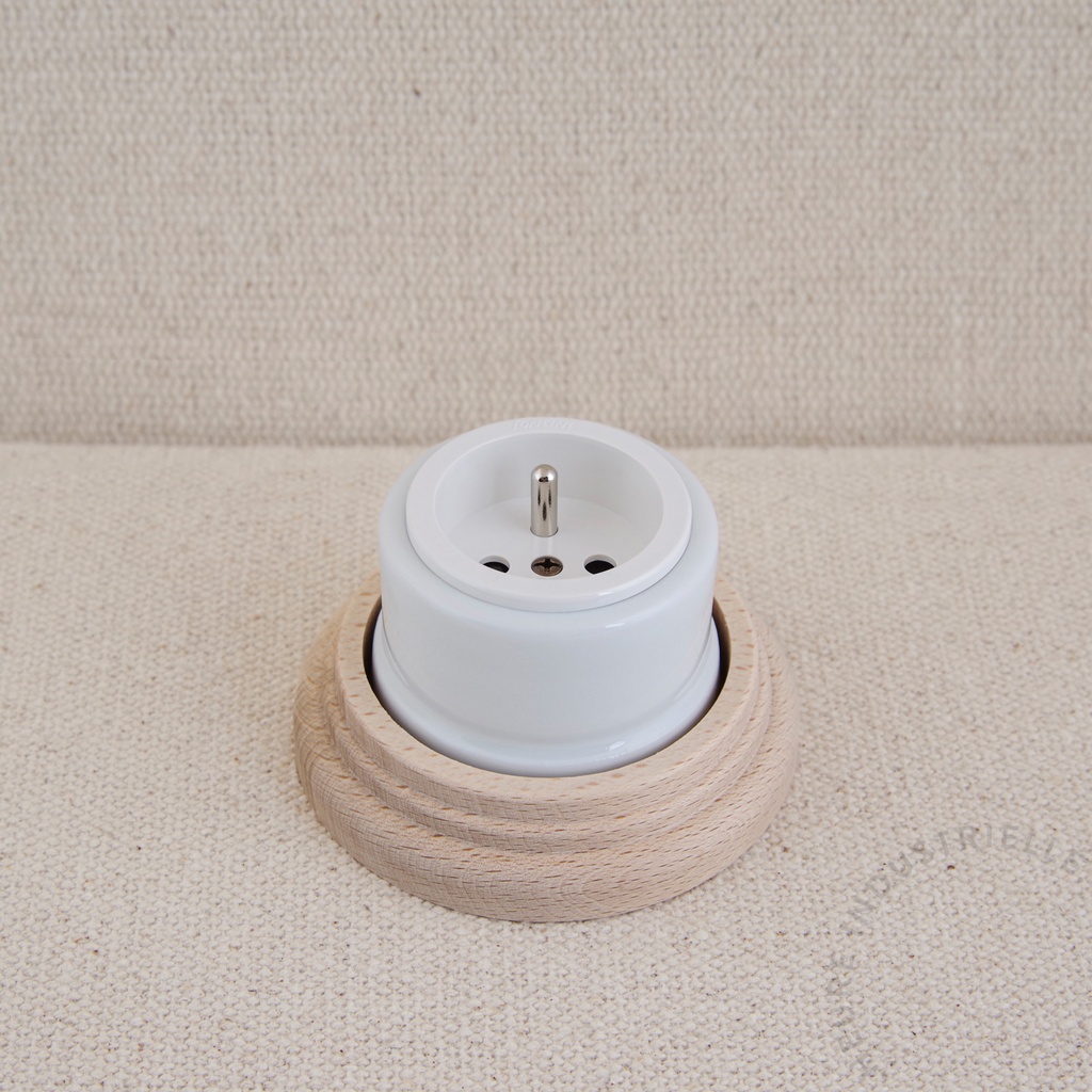 Appareillage complet GARBY sur Socle Bois - Prise de Courant 2P+T