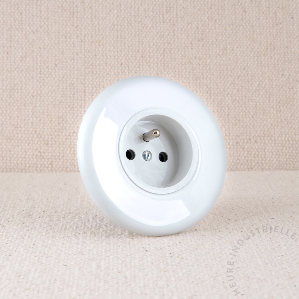 [MOD361PC] Appareillage complet IRIS - 1 Prise de Courant 2P+T (Céramique, Blanc, Puits Blanc)