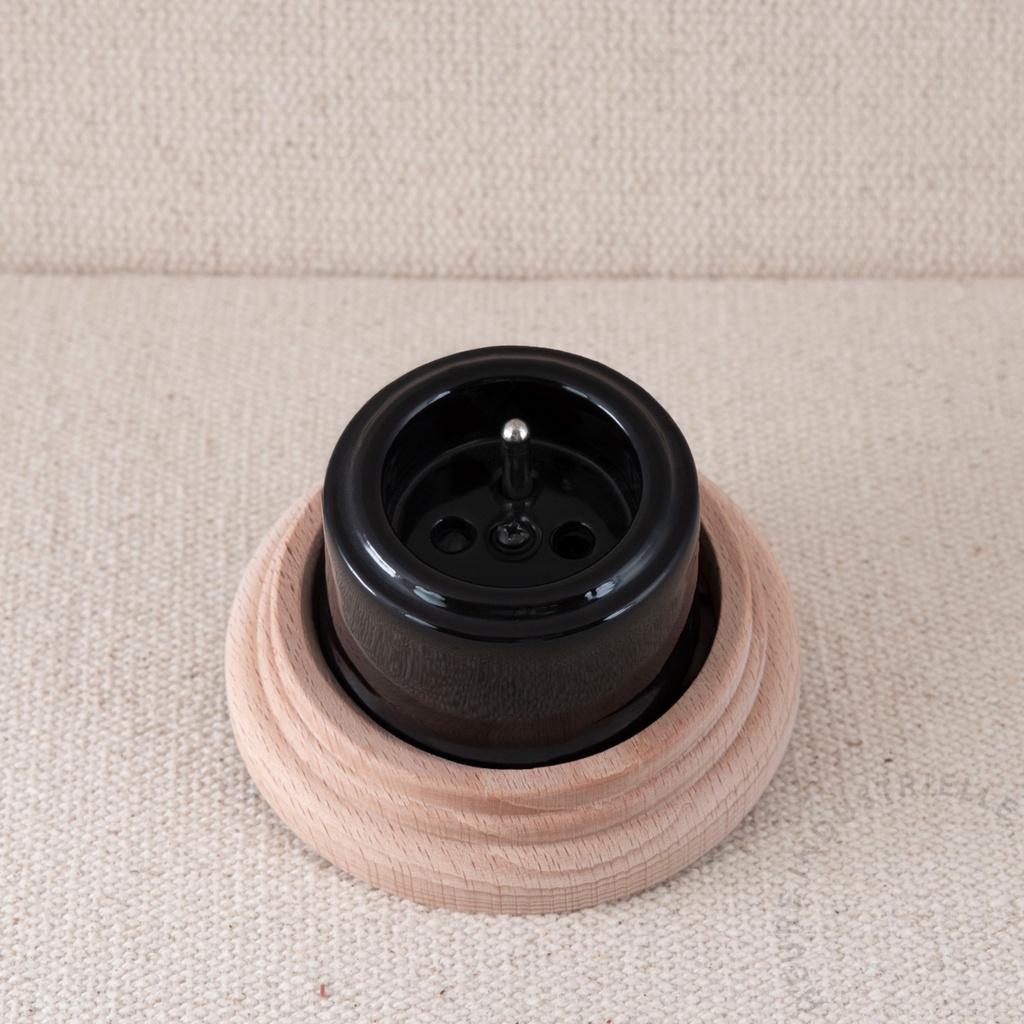 Appareillage complet GARBY sur Socle Bois - Prise de Courant 2P+T