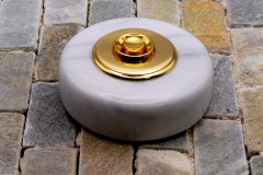 bouton de sonnette marbre blanc et laiton